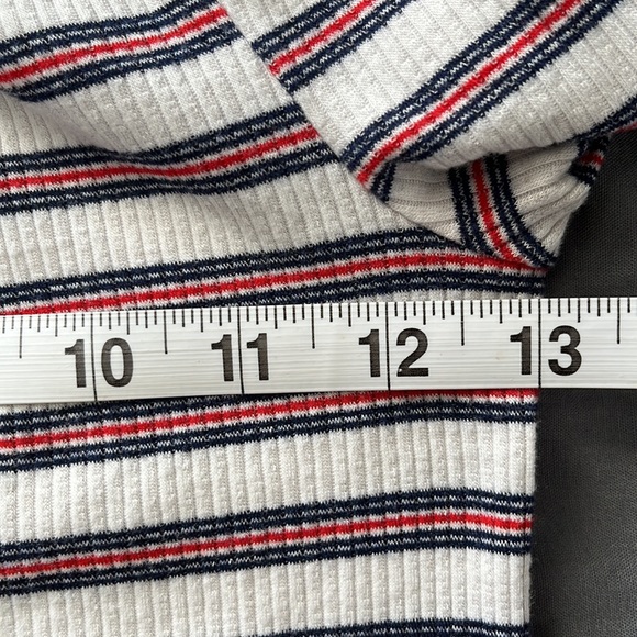 Timing Crop Top - Picture 8 of 9